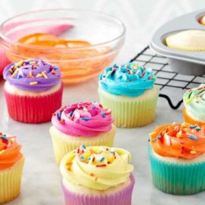 画像2: Wilton ベーキングカップセット パステルレインボー(透明ケース入り) 150枚 (2)